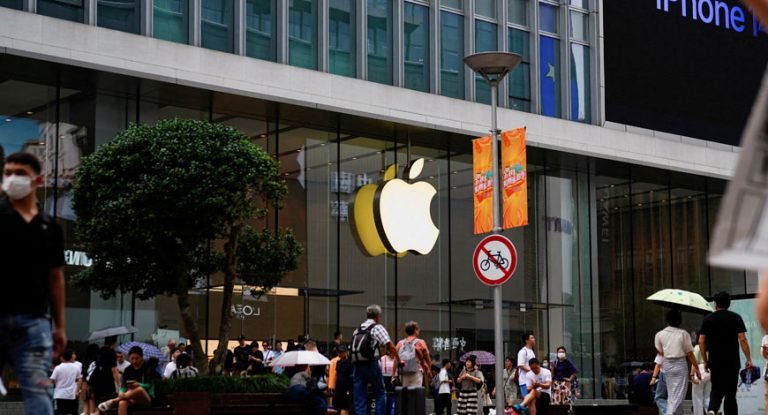 Apple removes WhatsApp and Threads from China app store ...
